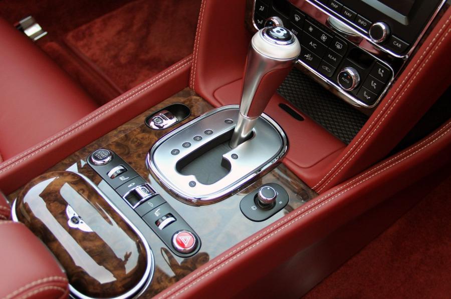  Bentley Continental GTC 2012 года  (фото 14 из 141)